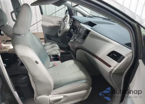 2011 Toyota Sienna Xle V6 Auto Access Seat z USA, uszkodzony, nr VIN 5TDYK3DC1BS059254